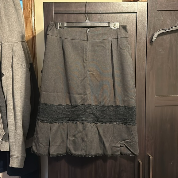 Lindor skirt, size 8, dark grey with black lace - Picture 2 of 4
